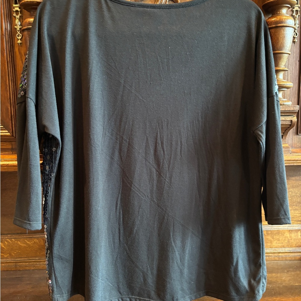 NWT- SUMMER WEIGHT SEQUIN TOP - Picture 3 of 7